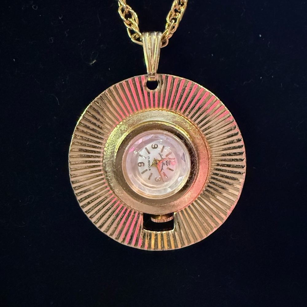 Elegant Andre Bouchard Gold Pendant Necklace